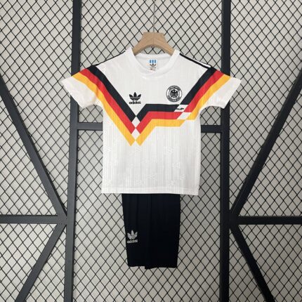 kids Germany 1990 home size: 16-28