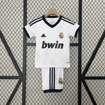 kids Real Madrid12/13 home size: 16-28