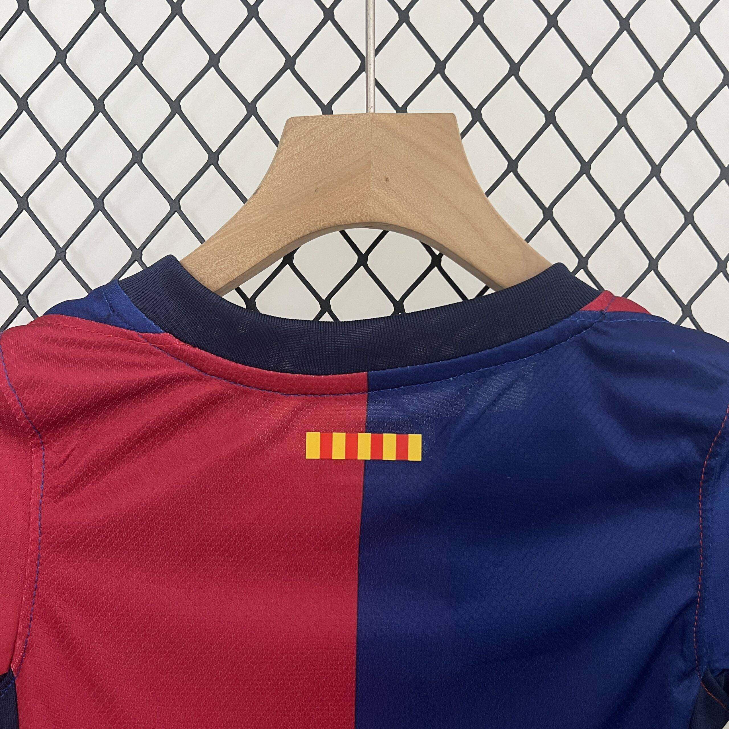 24/25 Kids Barcelona Home Size: 16-28 - Image 5