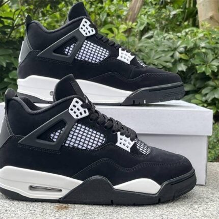 Air Jordan 4 “White Thunder