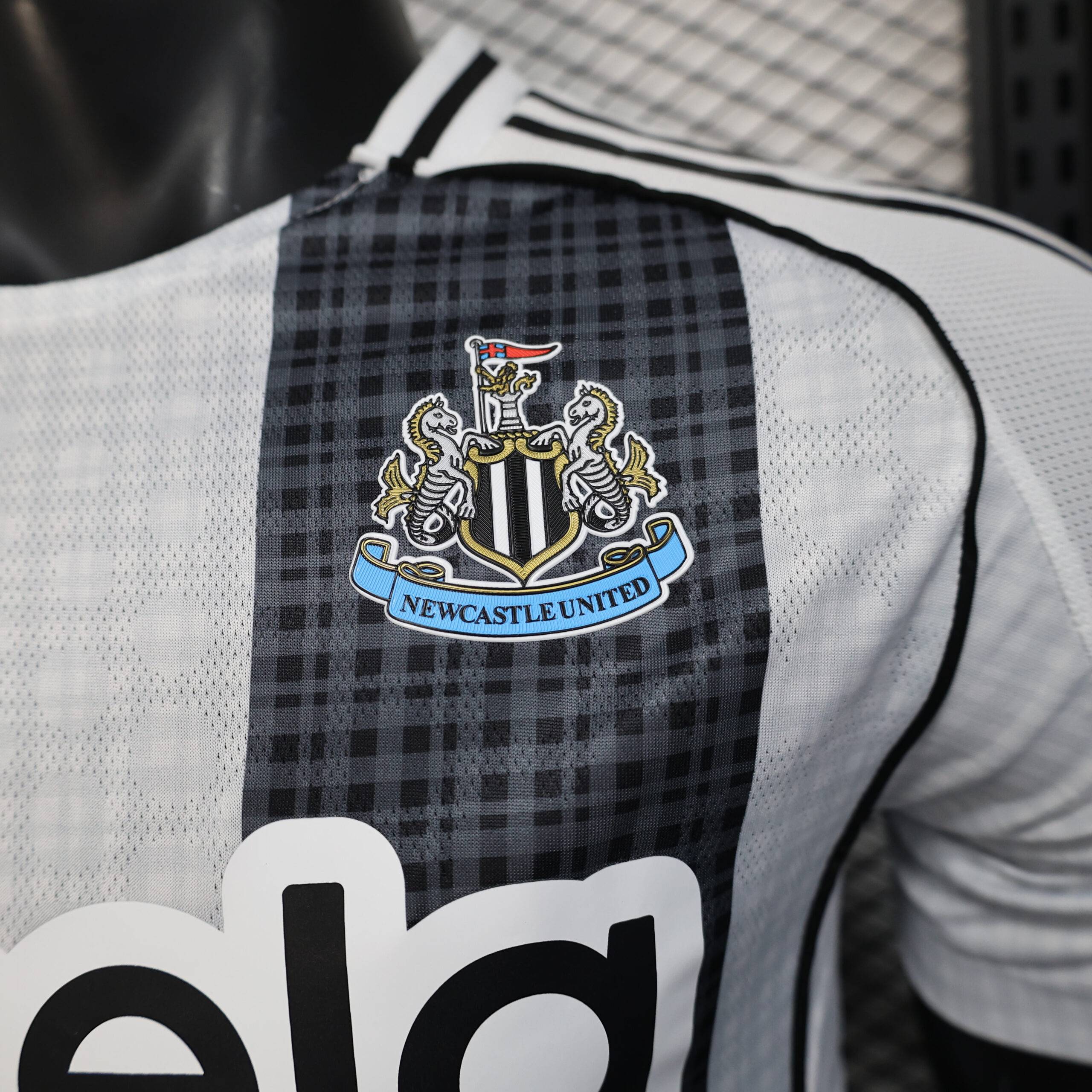 Maglia Newcastle 25/26 Home Player Edition, taglie S-XXL