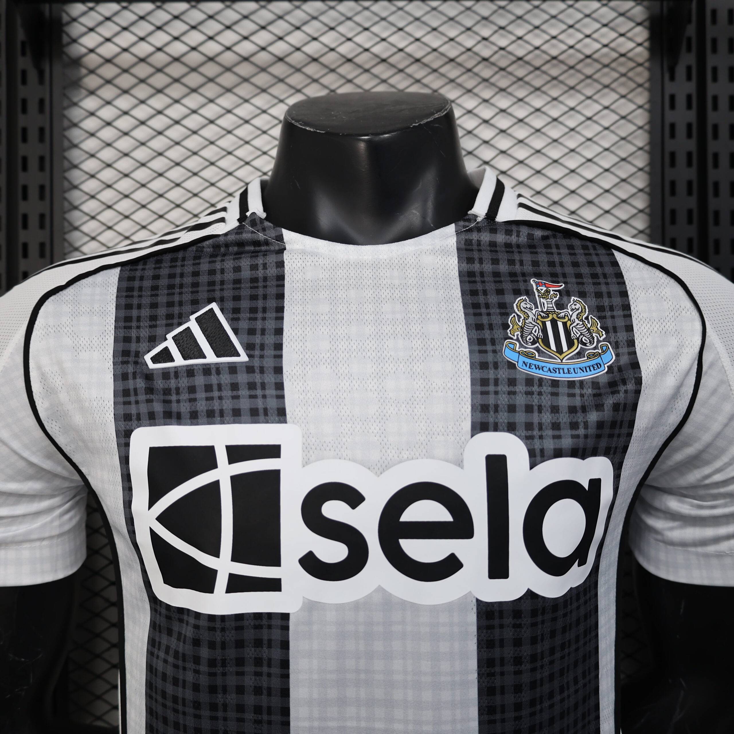 Maglia Newcastle 25/26 Home Player Edition, taglie S-XXL