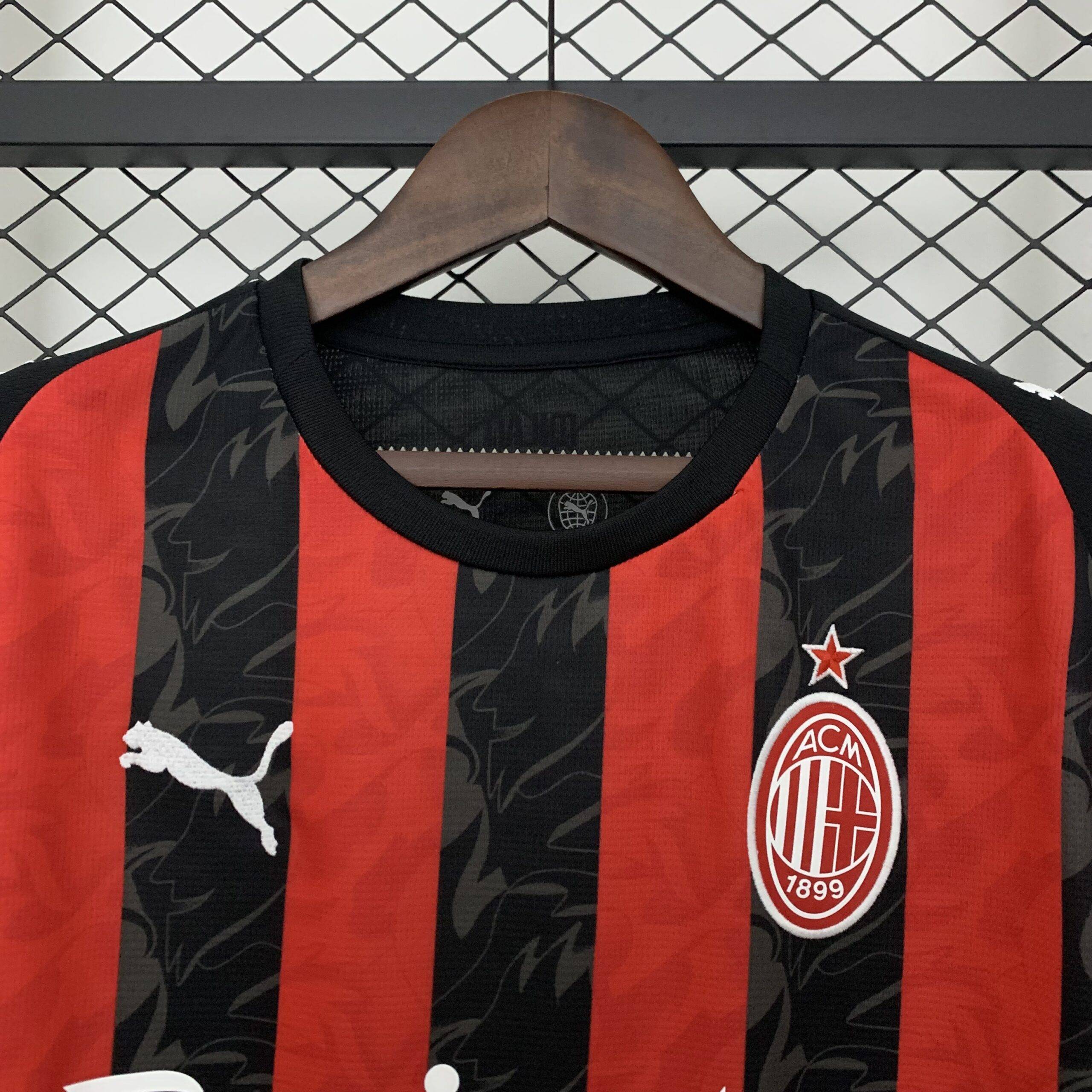 Maglia Home AC Milan 25/26, taglie S-4XL, design rosso-nero, per tifosi e allenamenti.