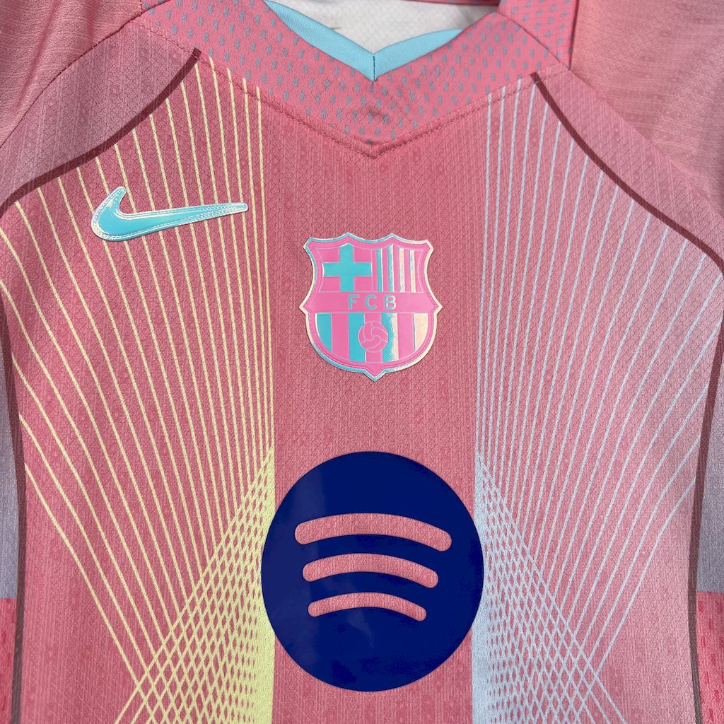 Barcelona 2025/26 pink special edition Kids Kit - Image 2