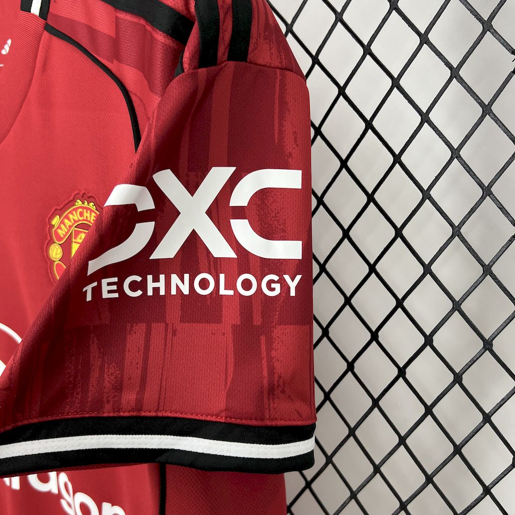 Manchester United 2025/26 Home Kids Kit - Image 2