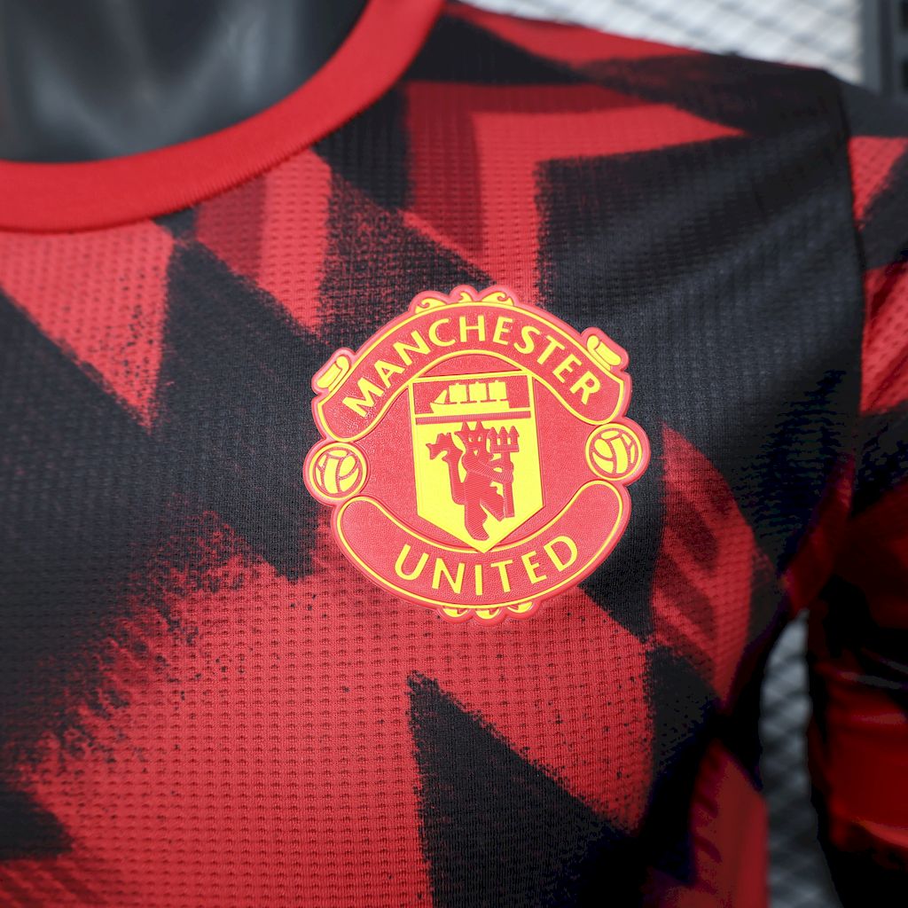Manchester United 2025/26 Pre-match training red and black Jersey Player Version - Image 3