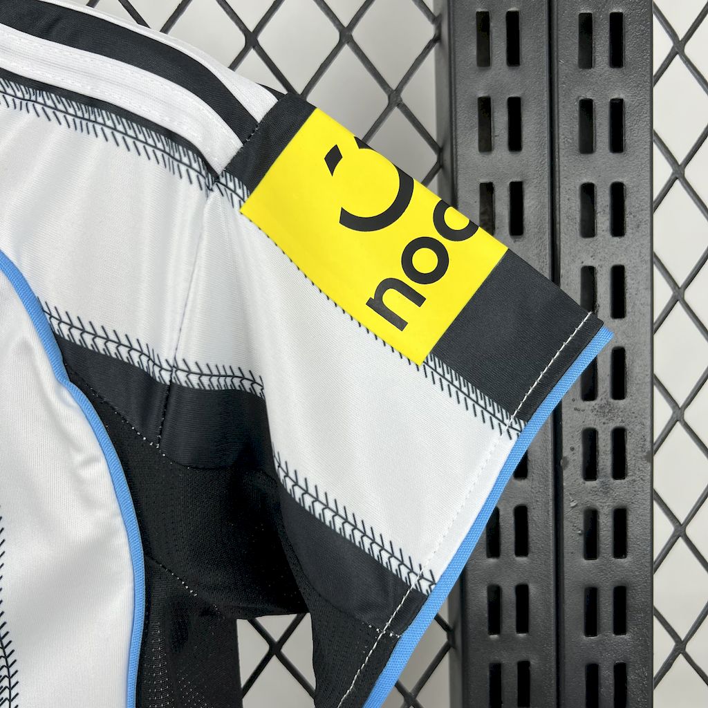 Newcastle United 2025/26 Home Kids Kit - Image 2