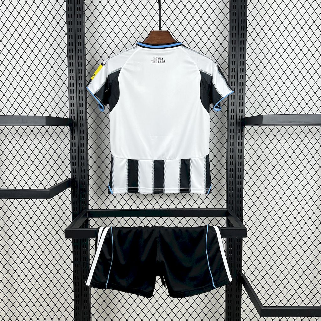 Newcastle United 2025/26 Home Kids Kit - Image 5