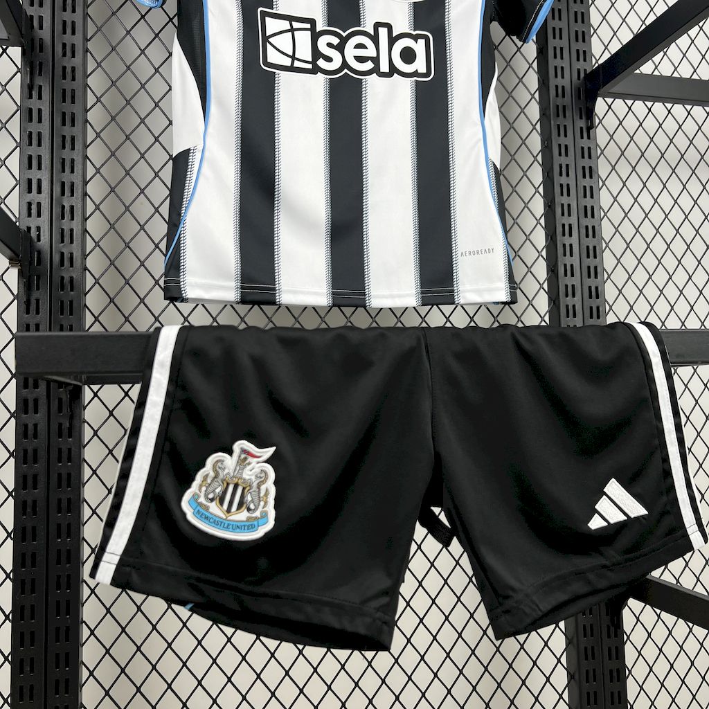 Newcastle United 2025/26 Home Kids Kit - Image 3