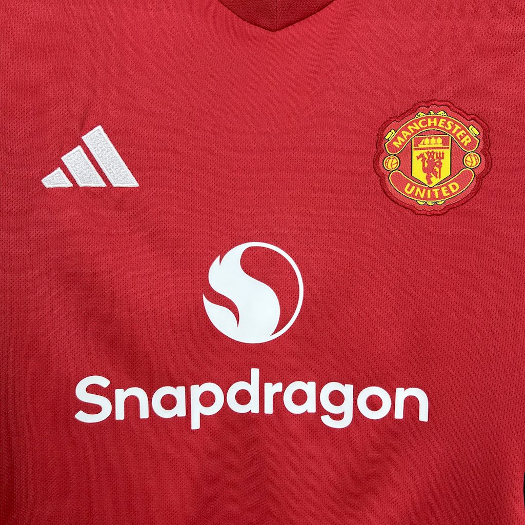 Manchester United 2025/26 Home Kids Kit - Image 4