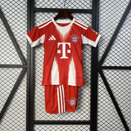 25/26 kids Bayern Munich home size: 16-28